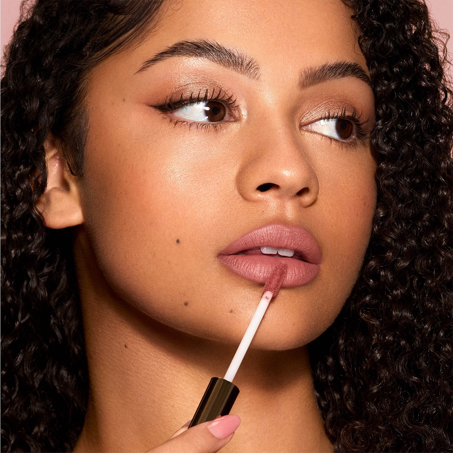 CLOUD KISS MATTE LIP MOUSSE BY ICONIC LONDON ( MOUSSE LABIAL)